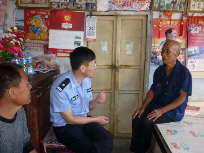 年文明号民警走访慰问当代活雷锋邵本道强化